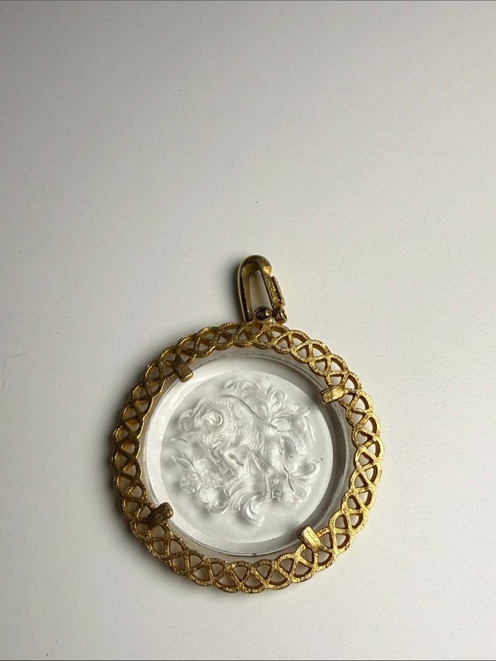 ⭐️ Vintage Crown Trifari Gold-Tone Ram Intaglio Pendant Necklace charm stunning - Picture 10 of 11